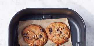 Air Fryer Chocolate Chip Cookies