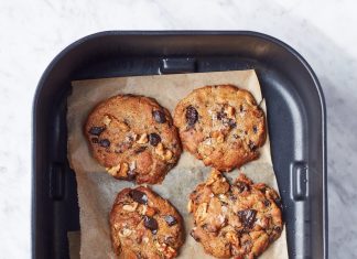 Air Fryer Chocolate Chip Cookies