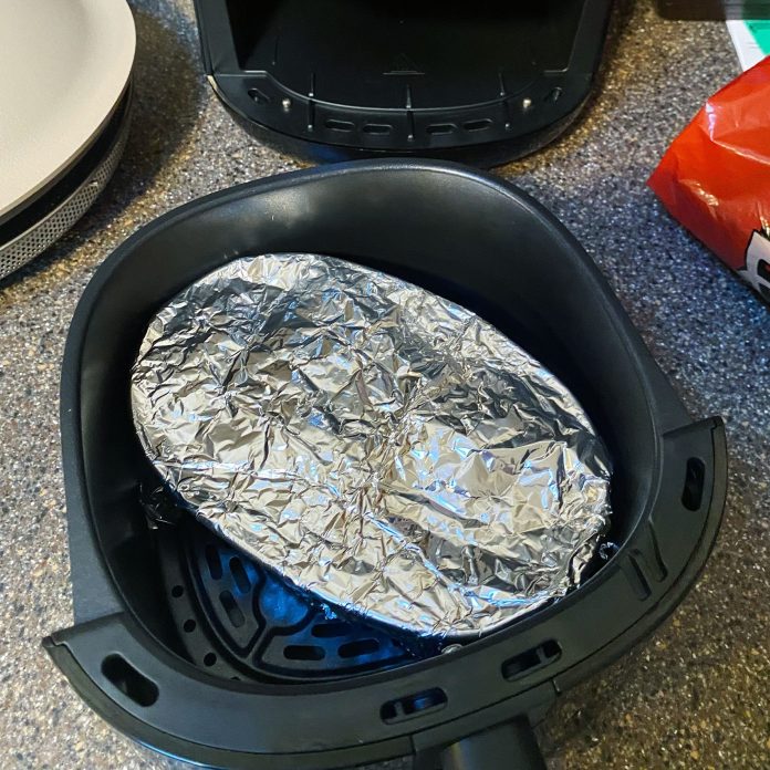 can you put foil in an air fryer 3