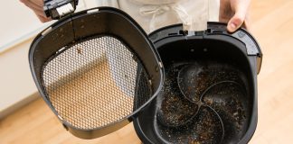 how do i clean an air fryer 4