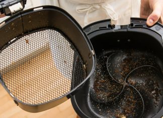 how do i clean an air fryer 4