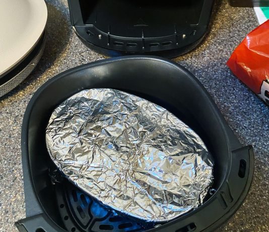 can i use aluminum foil in the air fryer 4
