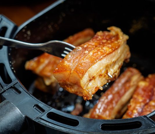 can i use oil in an air fryer 4